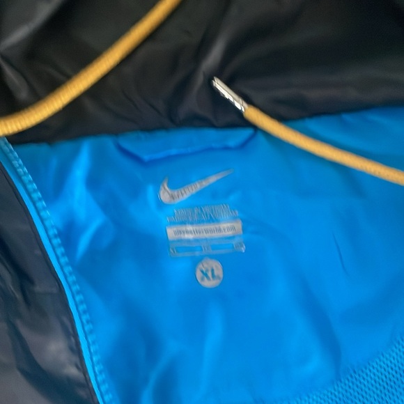 Livestrong Nike Windbreaker - Picture 6 of 8